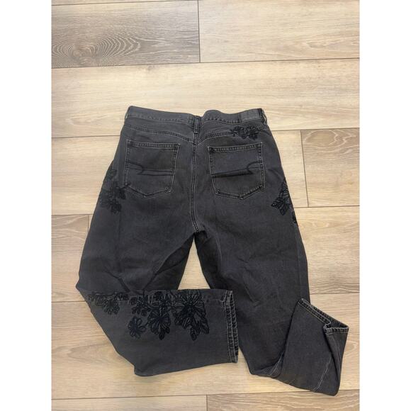 American Eagle Black Floral Mom Jean size 14 - Picture 1 of 6
